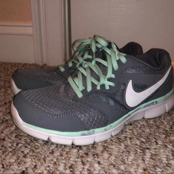 Nike Gray and Teal Running Shoes Sneakers - Picture 4 of 6